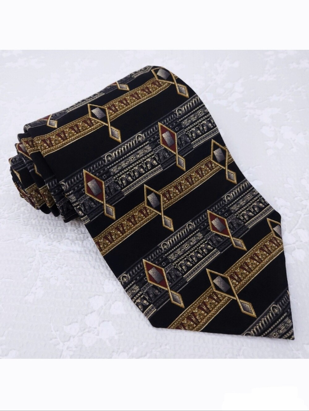 Metropolitan Museum of Art Silk Tie ITALY 57" x 3.75"